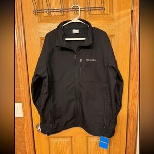 XL Men’s Columbia Ascender Softshell Jacket- never worn